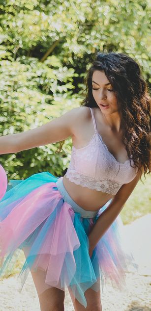 Model - Mina Zola ass