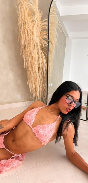 Model - MarianaLaupert feet