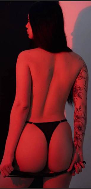 Model - Mihcela_Furett ass
