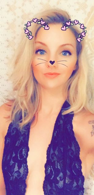 Model - Allie Awesome joi