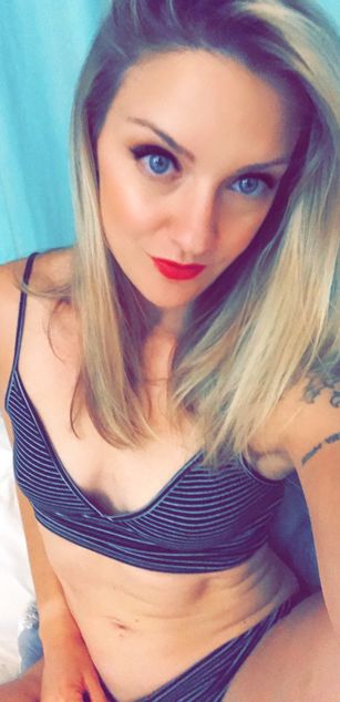 Model - Allie Awesome joi