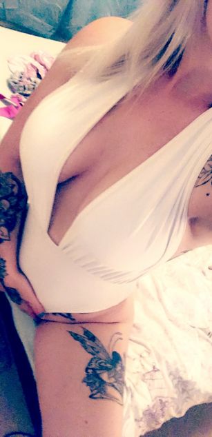 Model - Kinky Inked Milf blowjob