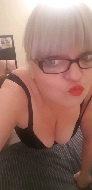 Model - Australian Samantha Gee bigtits