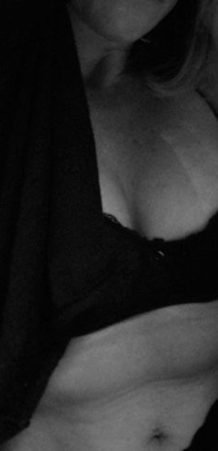 Model - Rebelrose bigtits