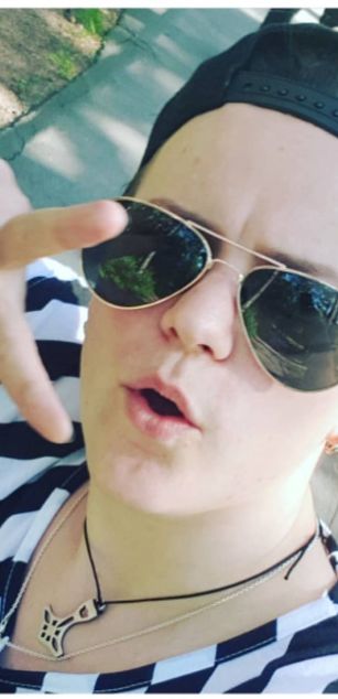 Model - Mirra Magis blowjob