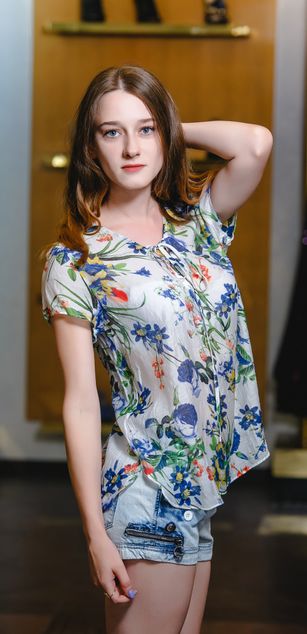 Model - AliceMerlin masturbation