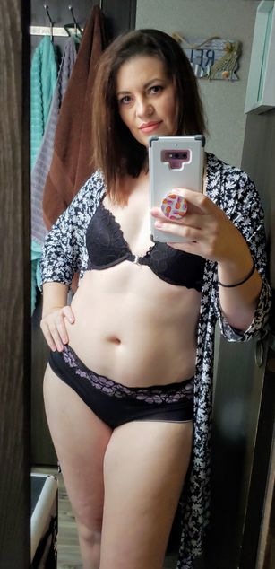 Model - Ashley_Gray deepthroat