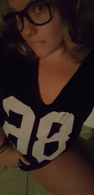 Model - Thischick shaved