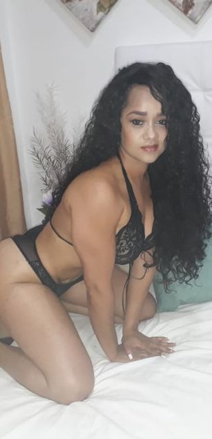 Model - Tara Conner ass