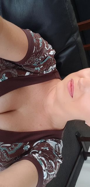 Model - Leila Silver  brunette