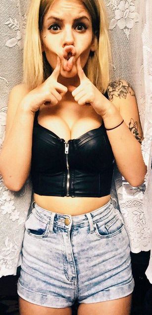 Model - KinkyDorothy 2