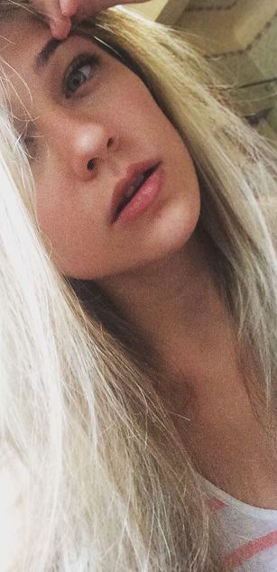 Model - Victoria blowjob