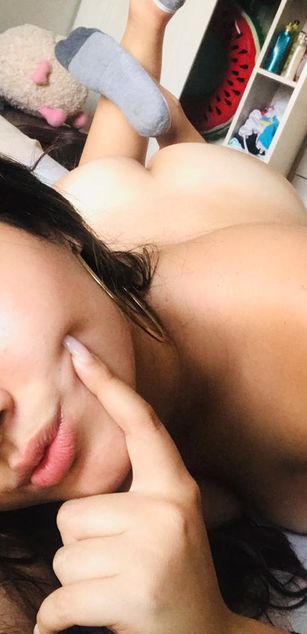 Model - IsCaroline ass