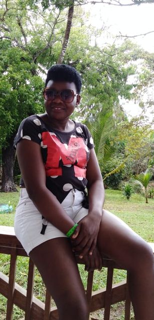 Model - Jacqueline Urudi squiter