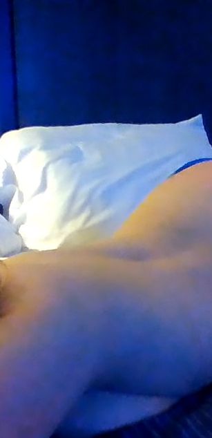 Model - ShinyJewels dildo