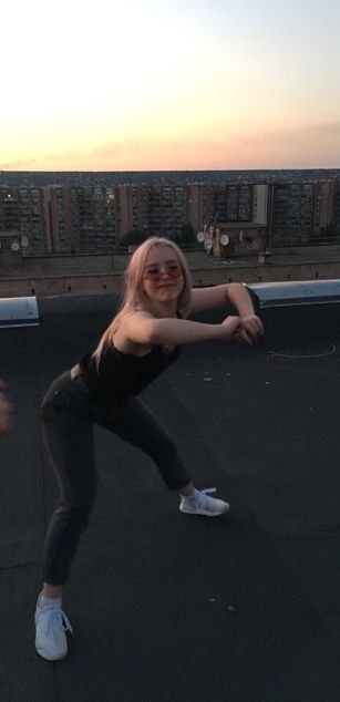 Model - Julia dancing