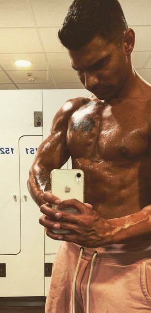 Model - StarGuyzz ass