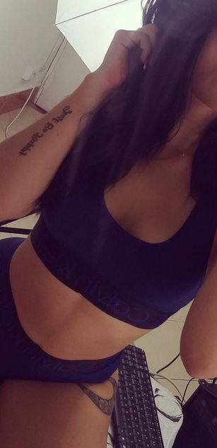 Model - IsabelKolins dildo