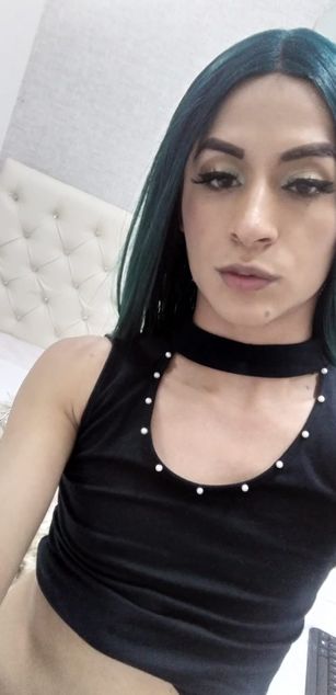 Model - zoe sweet horny