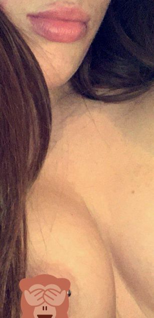 Model - Rachelpeachyxxx spanking