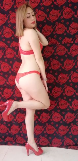 Model - Julia Dirty Slut toys