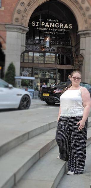 Model - Ms Anna Smyth fetish