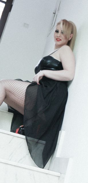 Model - CharlizeGold roleplay