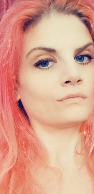 Model - Sonja Haze curvy