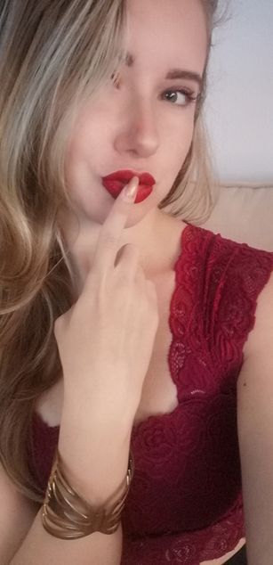 Model - Isabelle Minov roleplay