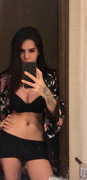 Model - MadocVentura striptease