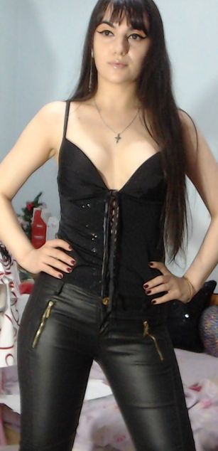 Model - xxBlackWidowxx pantyhose