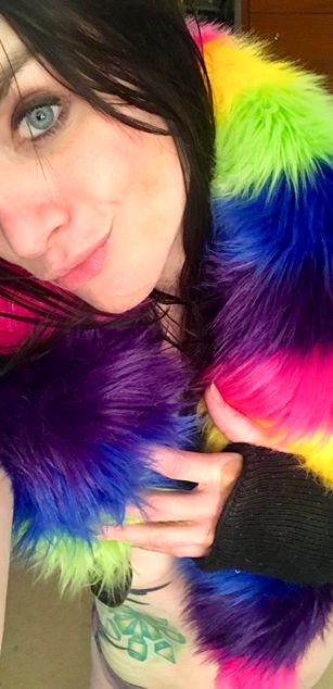 Model - PhoenixxHaze toys