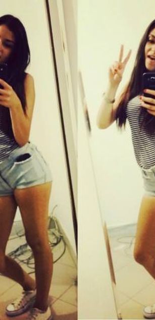 Model - SarahDoll handjob