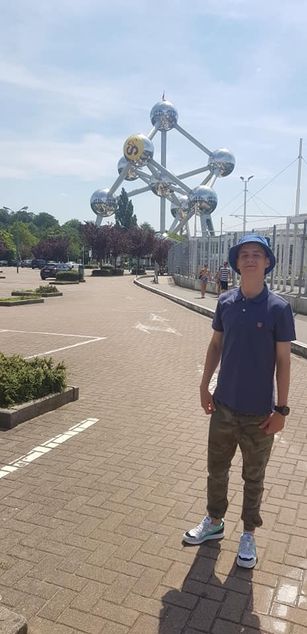 Model - CoupleFrancis kissing