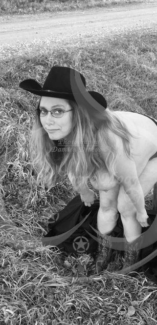 Model - Casey Anne Moon milf