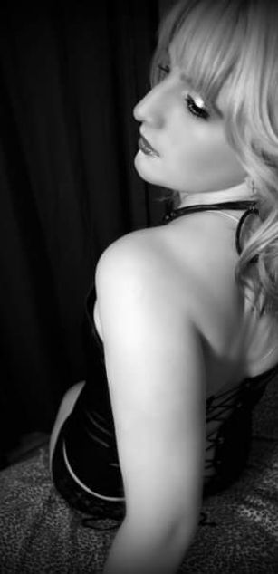 Model - Onesinfulnight milf