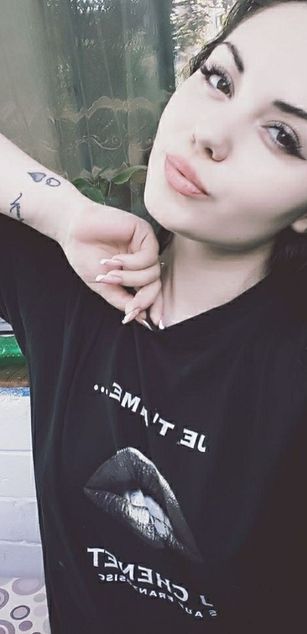 Model - Sandra sociable