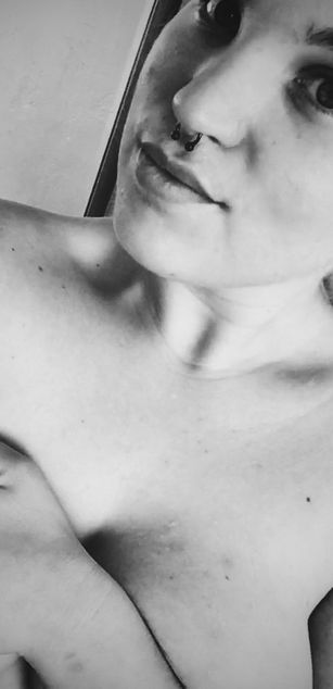 Model - Nadia Kate boobs