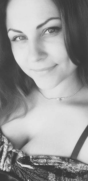 Model - Lesya_dark cat feet