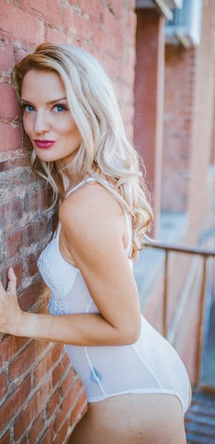 Model - Allie Awesome joi