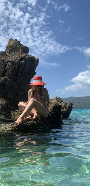 Model - AppleBrandy striptease