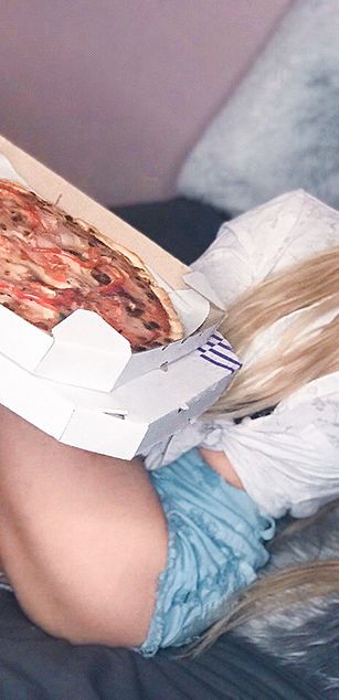 Model - AppleBrandy striptease