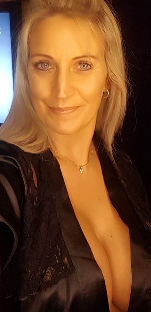 Model - Littlemisstrouble milf