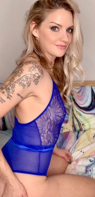 Model - Allie Awesome joi