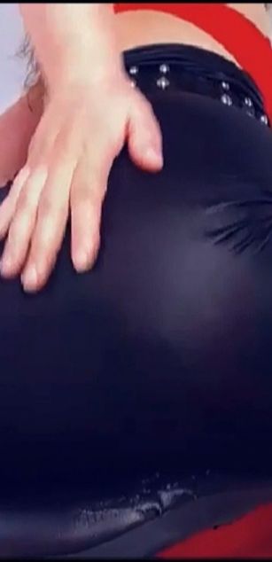 Model - BigBootyMILFSonya dirtytalk