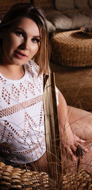 Model - FeliciaKrige deepthroat