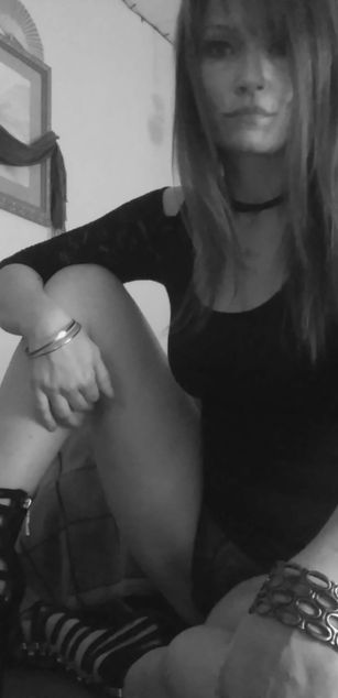 Model - LovelyLaurenXX blowjob