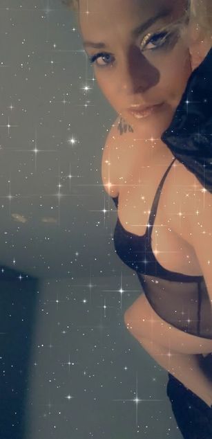 Model - Mandi Cane sexy