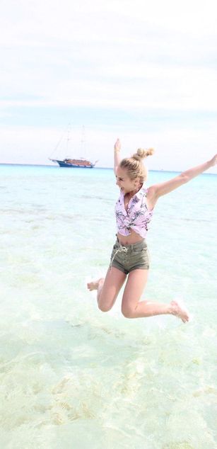 Model - AppleBrandy striptease