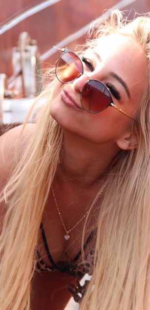 Model - AppleBrandy striptease